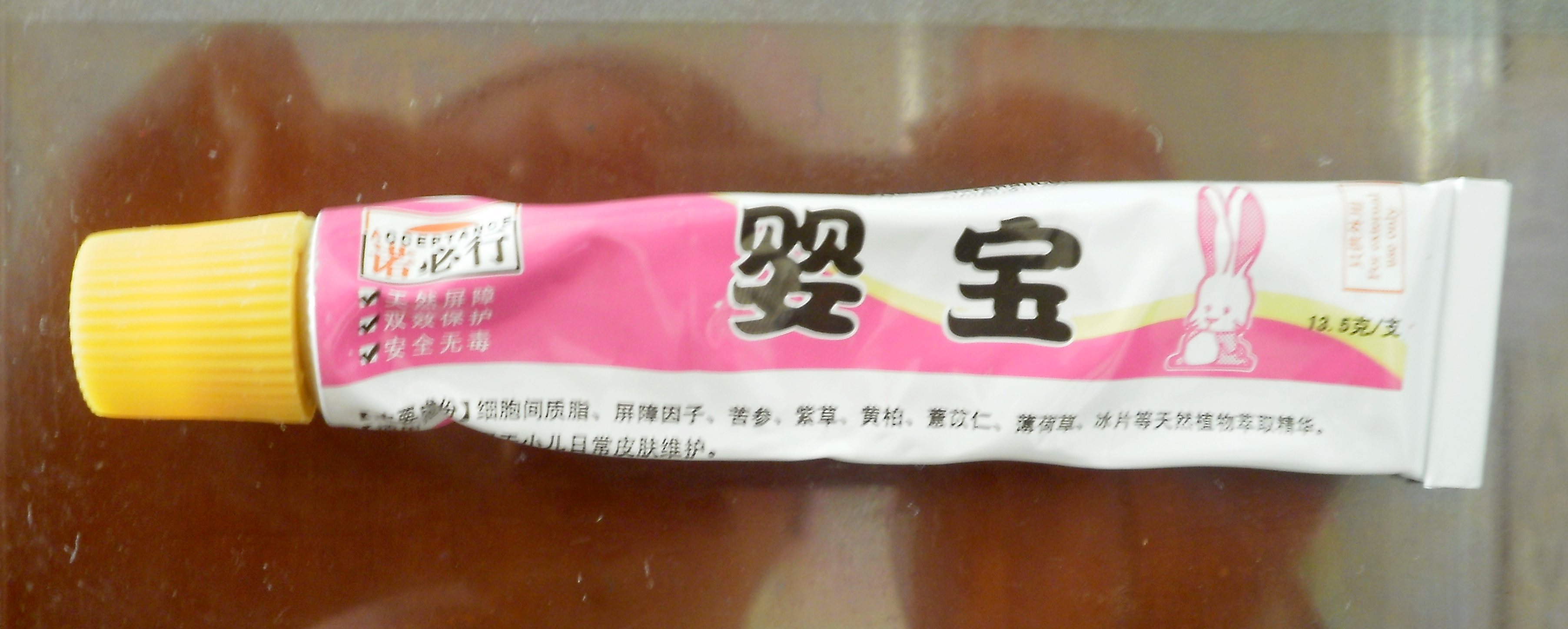 一张糊到离谱的照片炸出了全网最大的争议:刘亦菲到底是哪国人(图1)