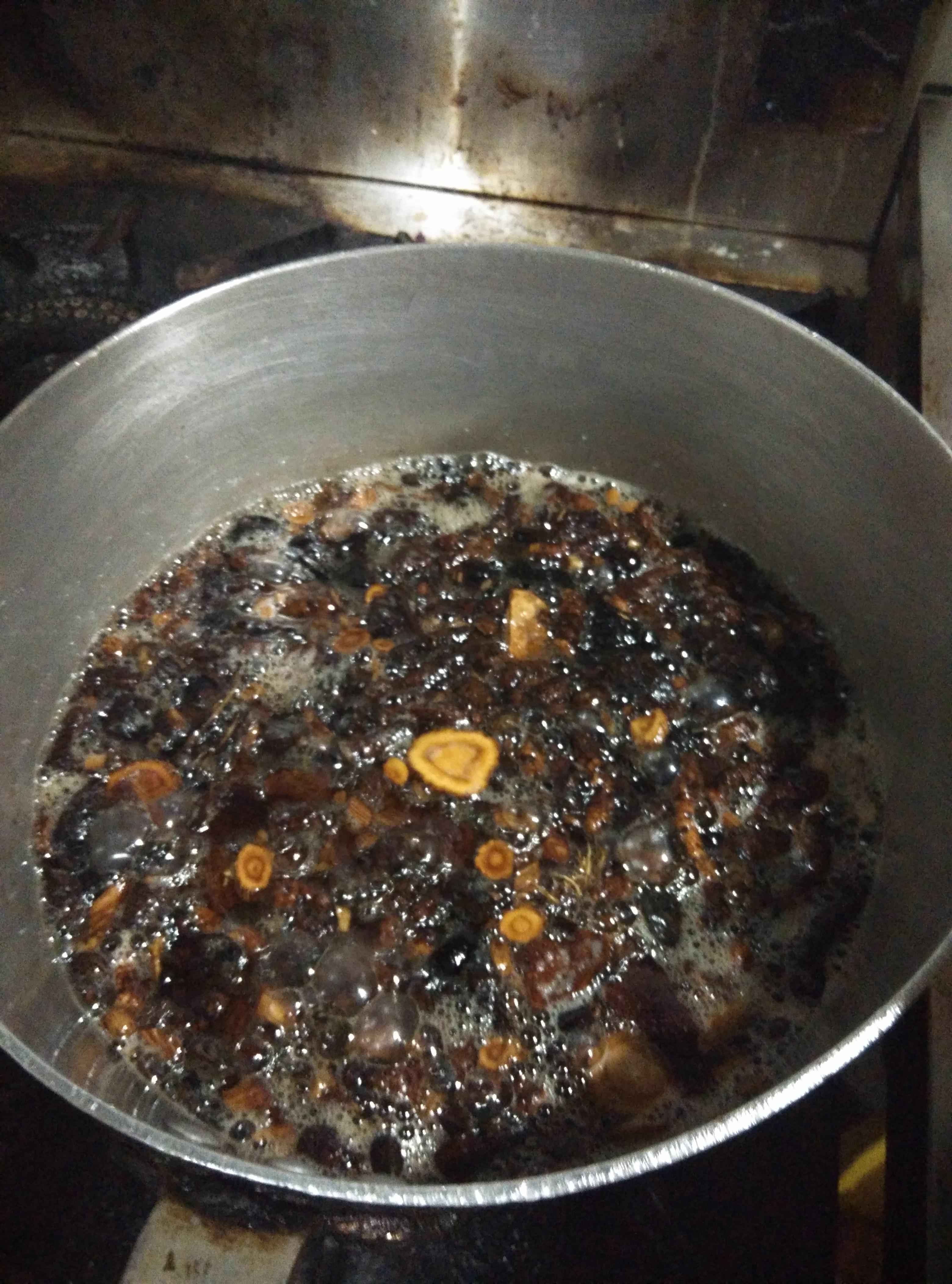 一种黑膏药及其制备方法与流程(图1)