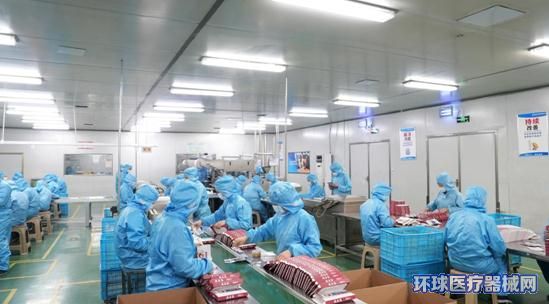 安丘:游医打免费幌子卖膏药民警提醒切勿轻信(图1)